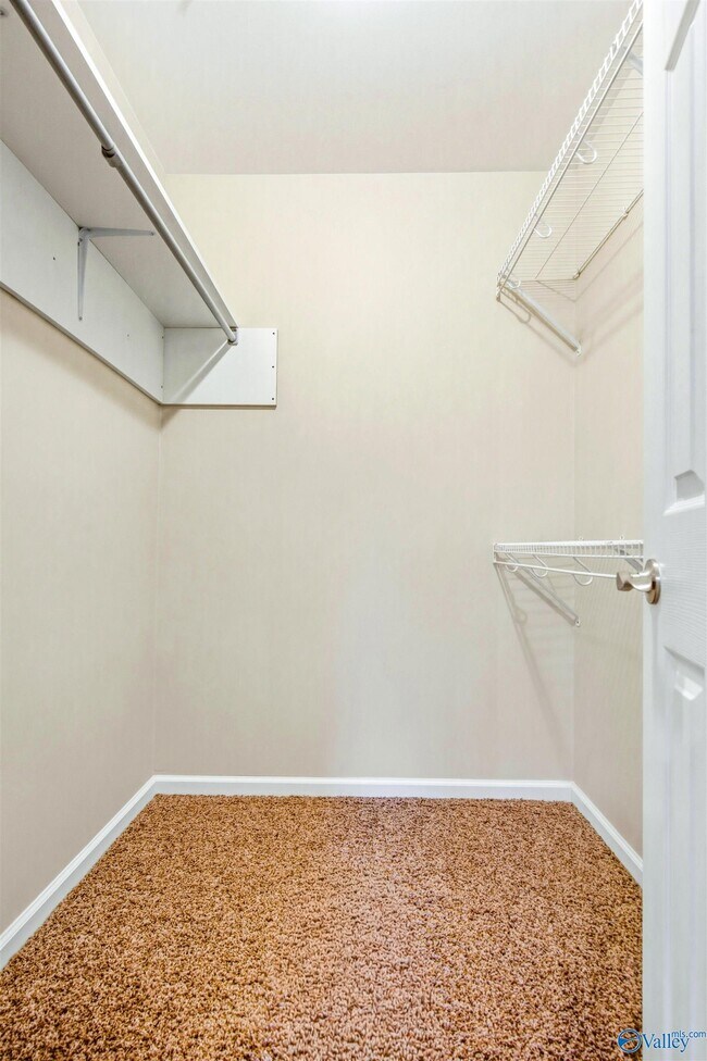 Building Photo - 2008 Burlingame Dr SE