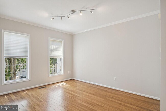 Building Photo - 2547 Sandbourne Ln