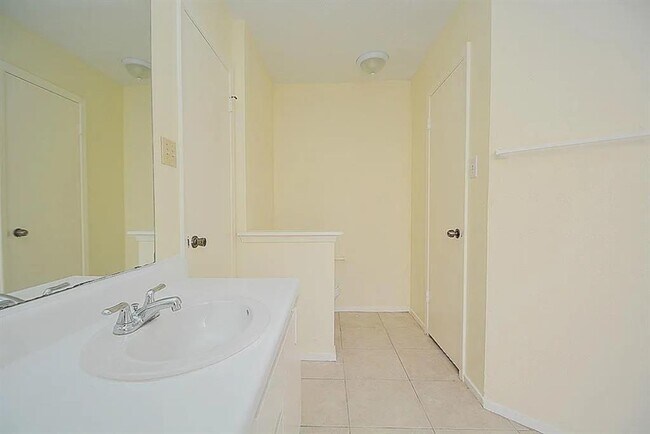Building Photo - 10223 Gulfstream Ln
