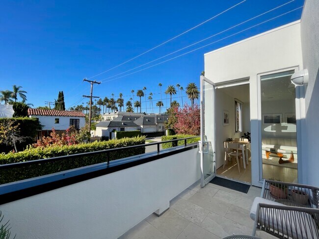 Balcony, Deck with Views - 522 N Roxbury Dr