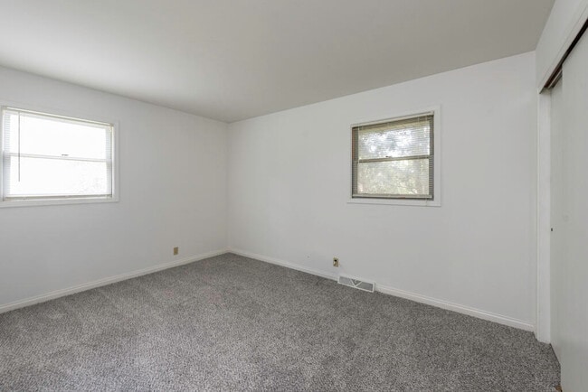 Building Photo - 8929 42 Ct