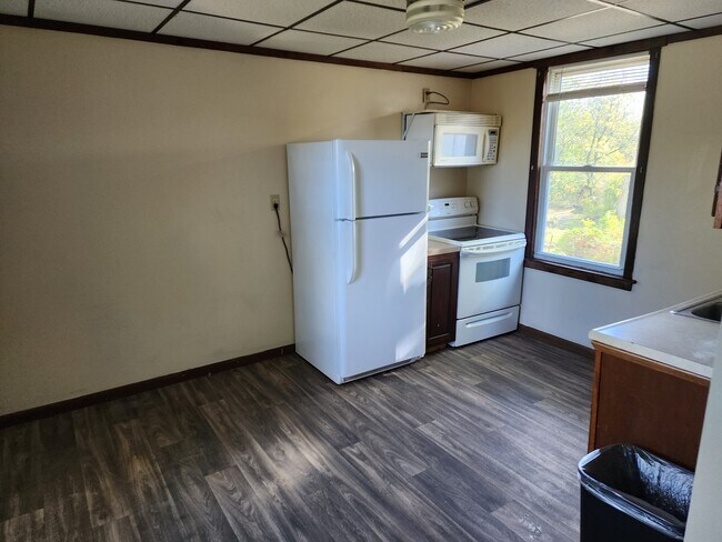 Building Photo - Benjamin st apt#4