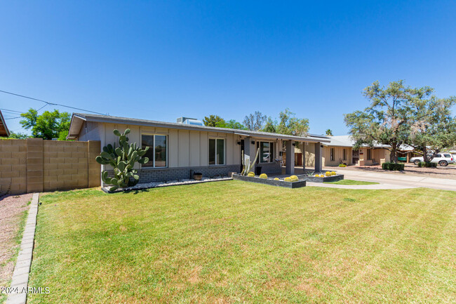 Building Photo - 2126 S Stanley Pl