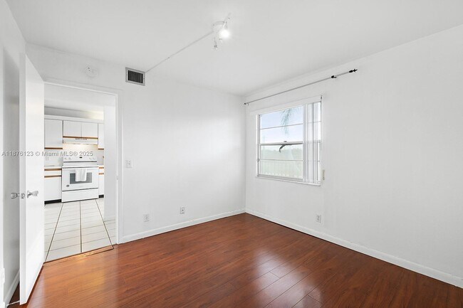 Building Photo - 650 SW 124th Terrace