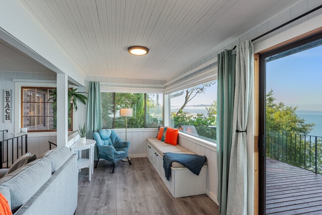 Building Photo - 2038 S Breezy Point Rd