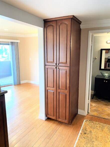 Building Photo - 100 Cliff Dr