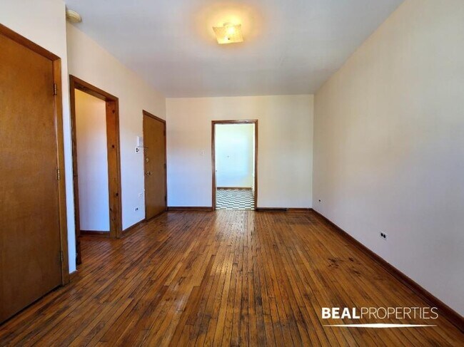 Building Photo - 0 bedroom in CHICAGO IL 60657