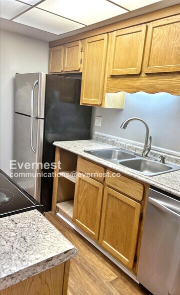 Building Photo - 315 N Spruce St