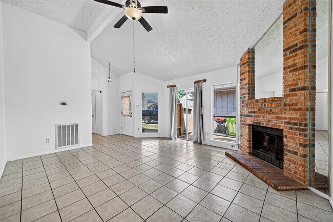 Building Photo - 4632 Greenwood Dr