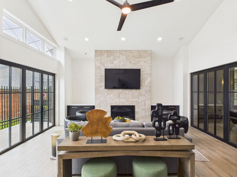 Building Photo - The Rail at 1380