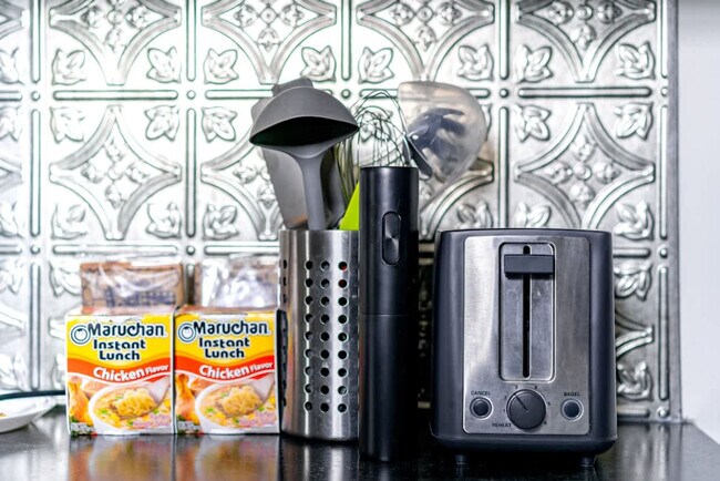 Building Photo - 605 Dennison Ave