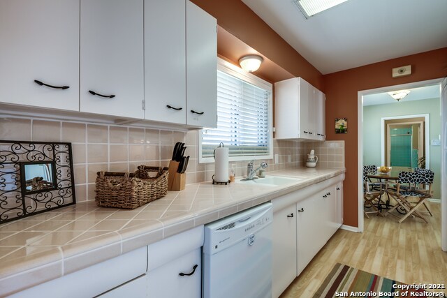 Building Photo - 103 Oakhurst Pl