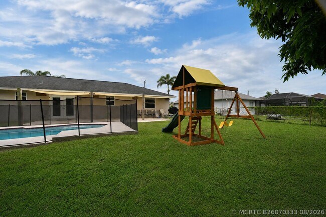 Building Photo - 1755 SW Castinet Ln