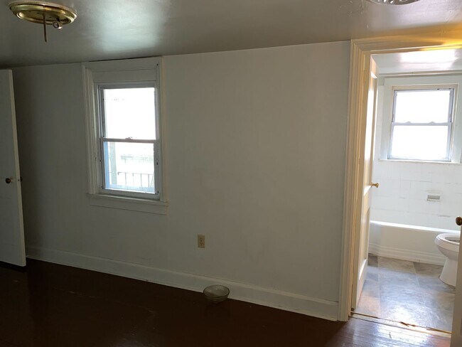 Building Photo - 137 N West