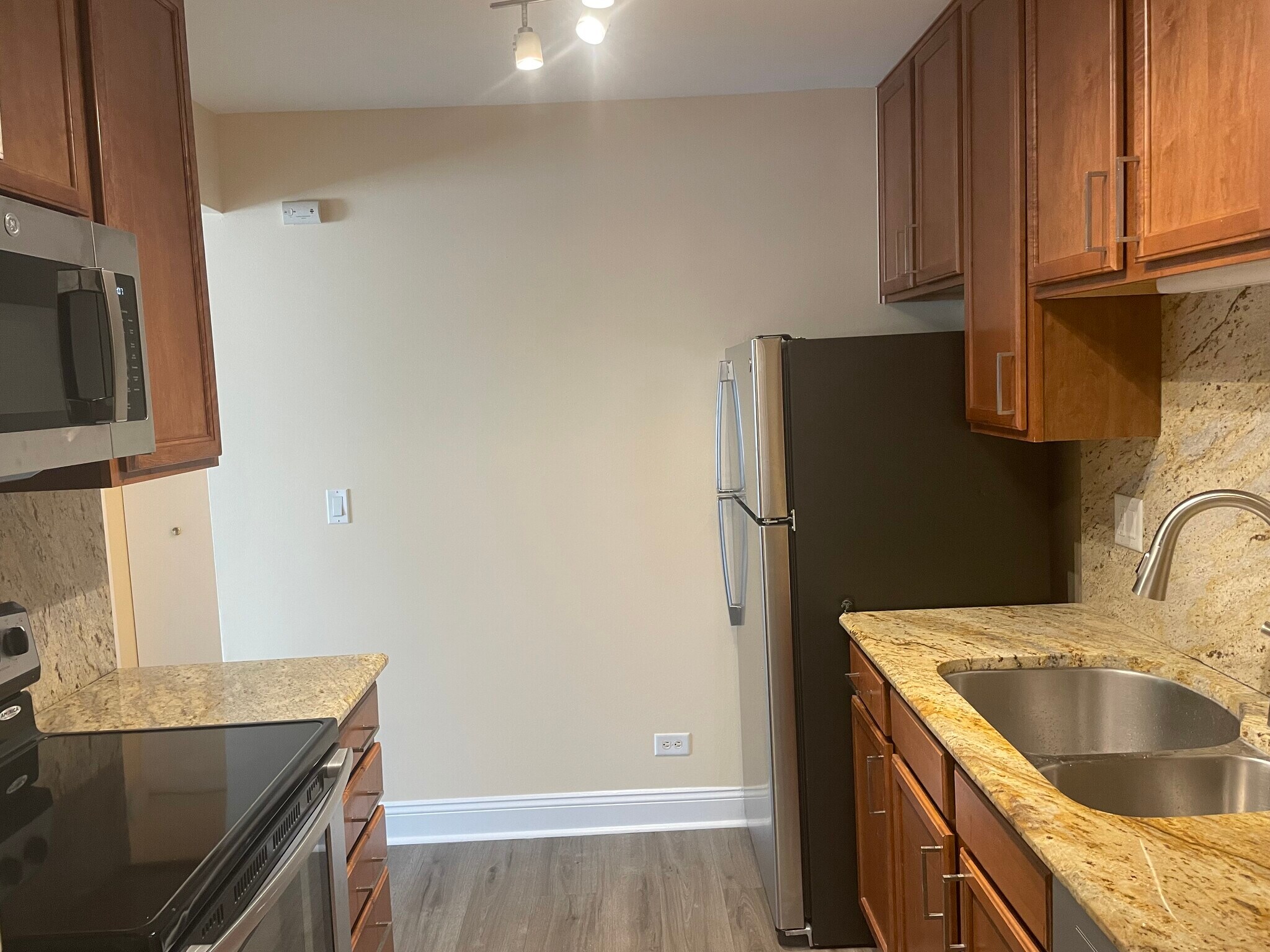 Building Photo - 650 Perrie Dr