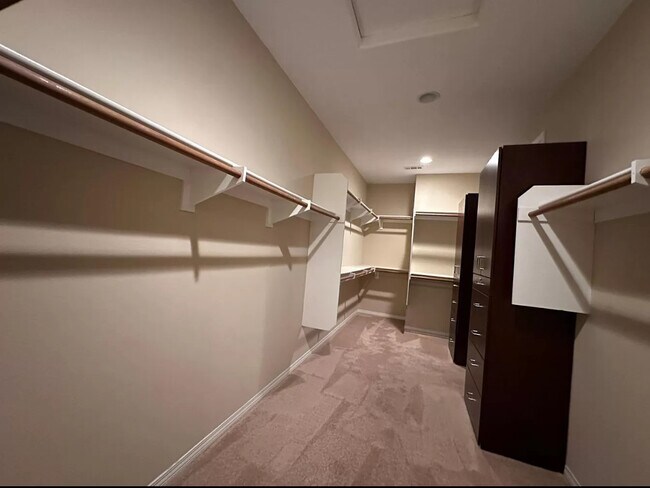Building Photo - 26526 Craftsmen Ct