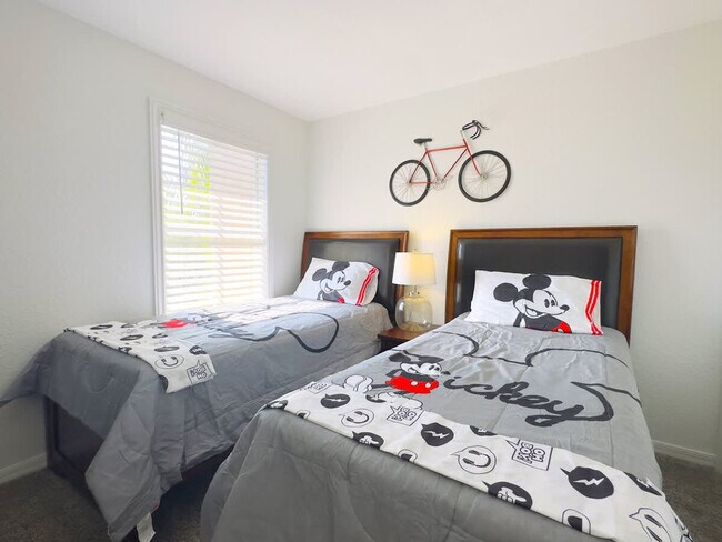 Building Photo - 1042 Calabria Ave