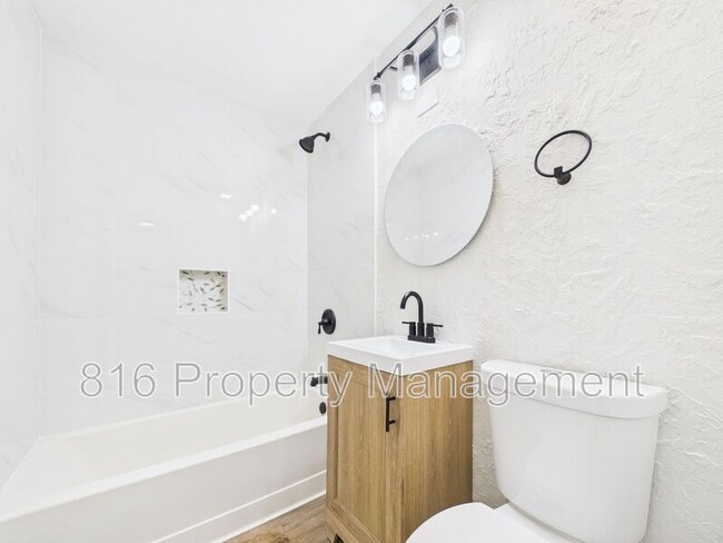 Building Photo - 11211 Corrington Ave