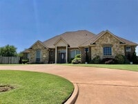 Building Photo - 1001 Hummingbird Dr.