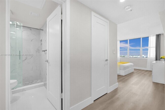 Building Photo - 2501 S Ocean Dr