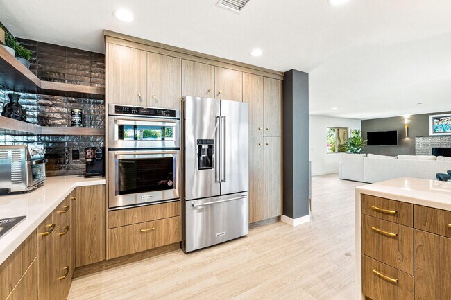 Building Photo - 45654 Verba Santa Dr