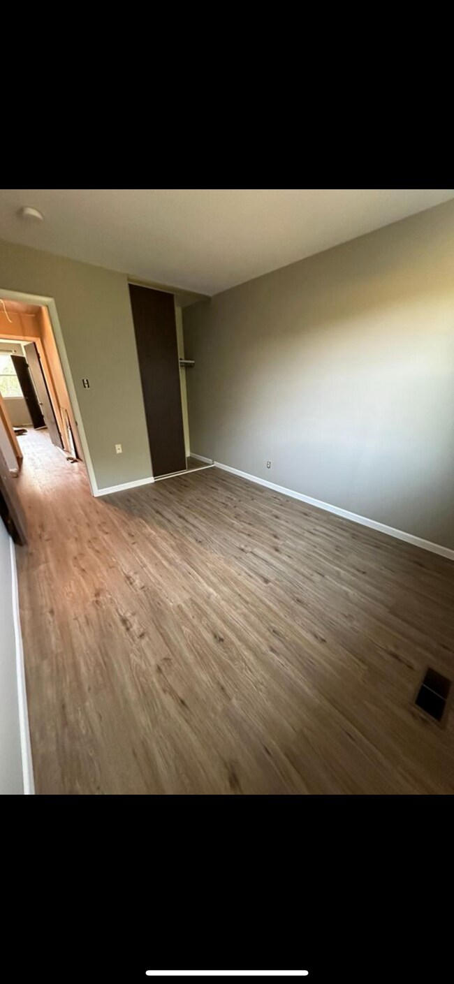 Second bedroom - 887 Williams Pl