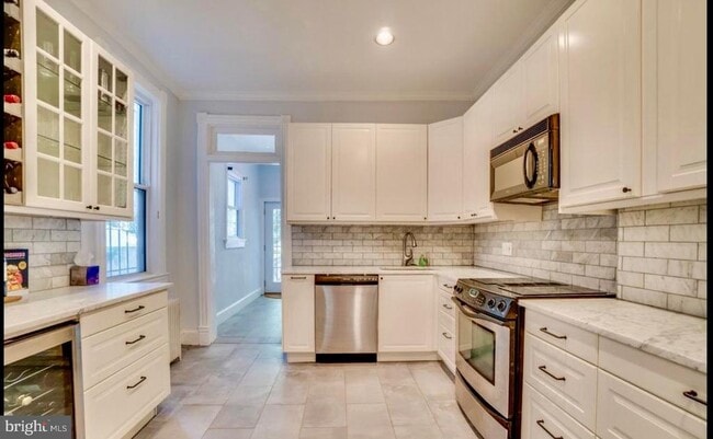 Building Photo - 726 3rd St NE