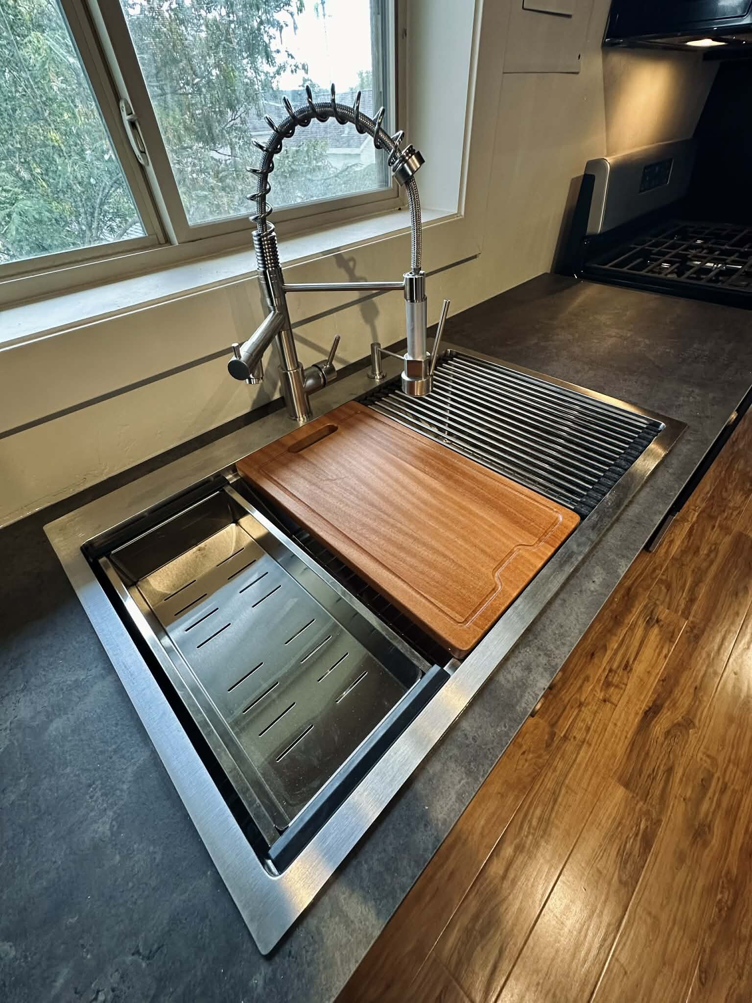 Building Photo - 1005 Broadway Ave