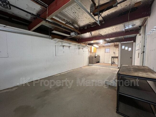 Building Photo - 333 Riverview 4 W