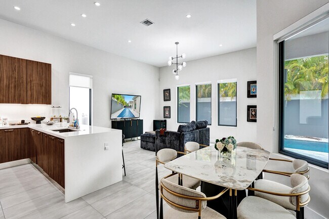 Building Photo - 5663 Brookfield Cir