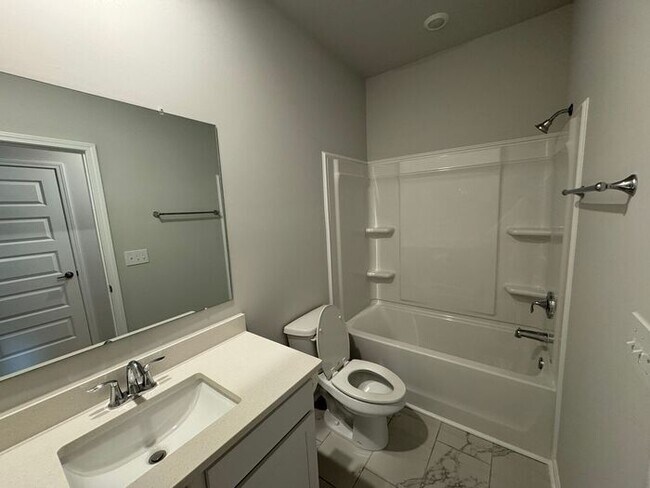 Building Photo - MOVE IN SPECIAL for Clift Farm home WITH F...