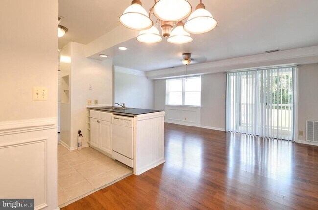 Building Photo - 102 Chesterfield Ln