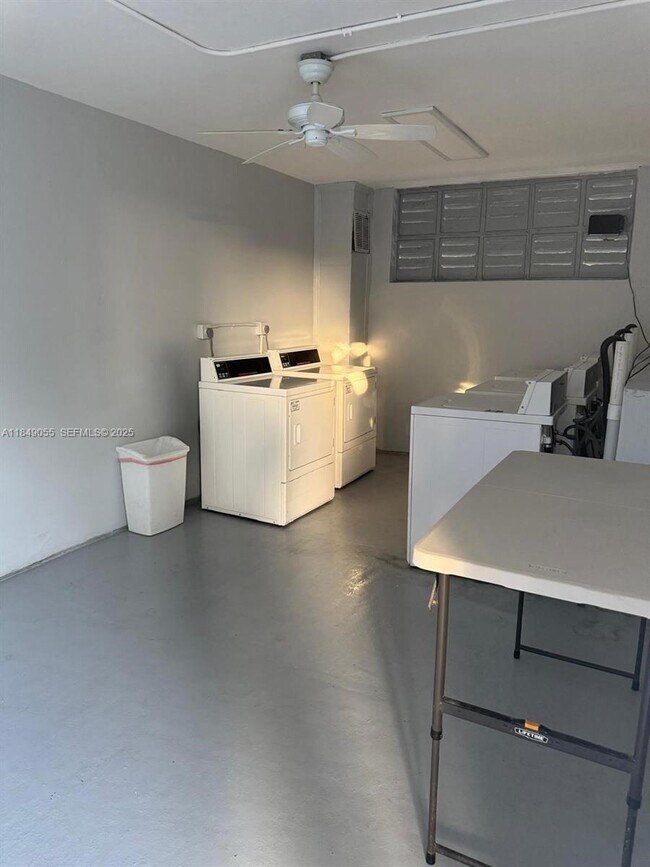 Building Photo - 10825 SW 112th Ave