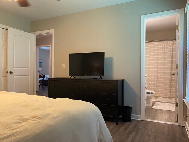 Building Photo - 1565 Pinebreeze Dr