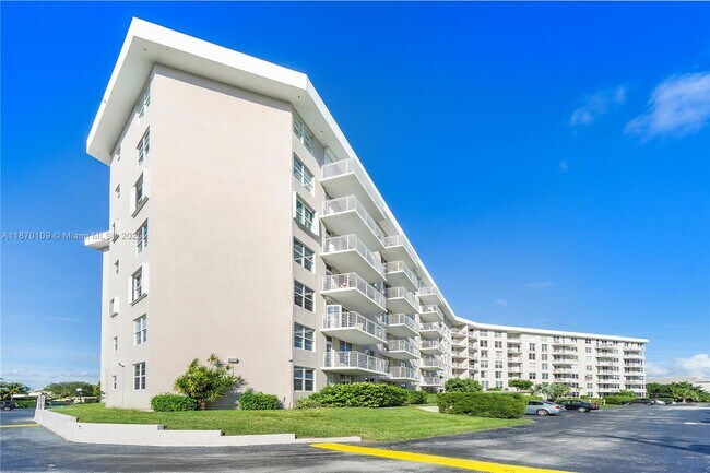 Building Photo - 2851 S Ocean Blvd