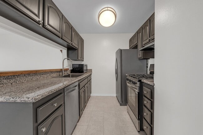 Building Photo - 1422 Rock Glen Ave