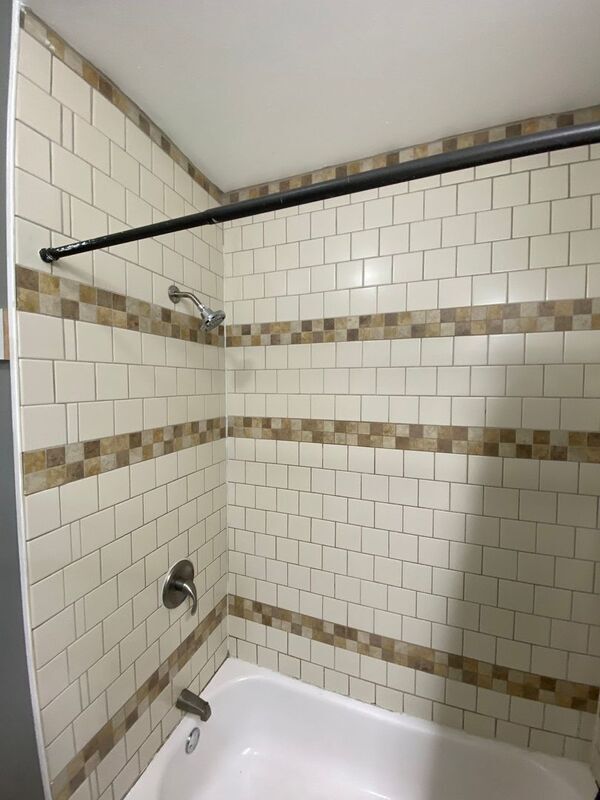 Building Photo - 1017 Elm St NW