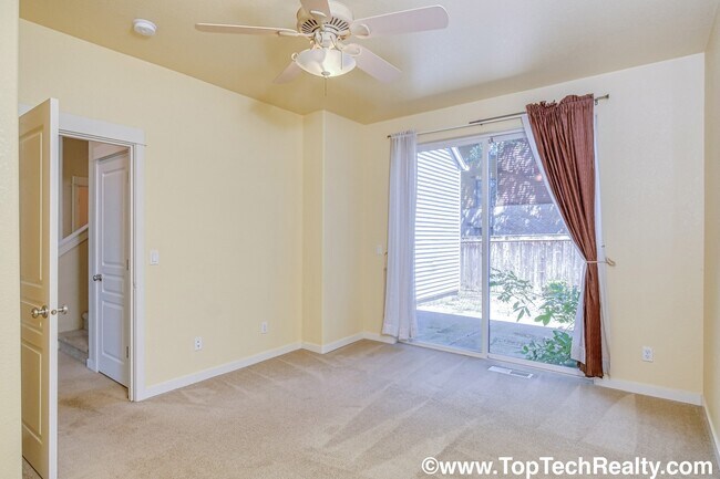 Building Photo - Delightful 3 Bed | 2.5 Bath Townhome | Beaverton | Minutes to Shopping, Dining & Parks | Prime Lo...