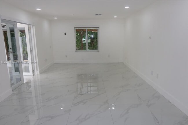 Building Photo - 4401 SW 102nd Pl