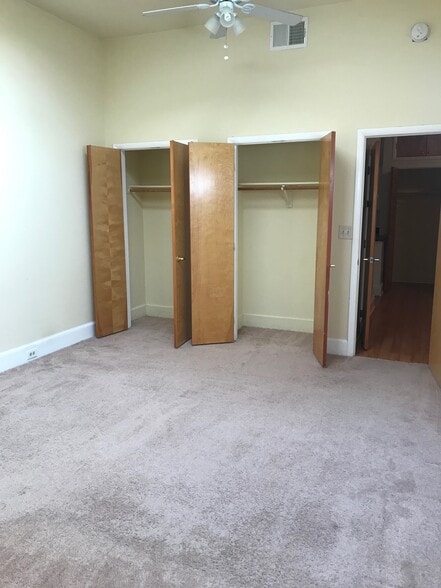 Primary Photo - 907 Caroline St