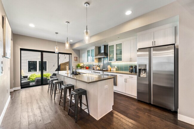 Building Photo - 1544 Utica St