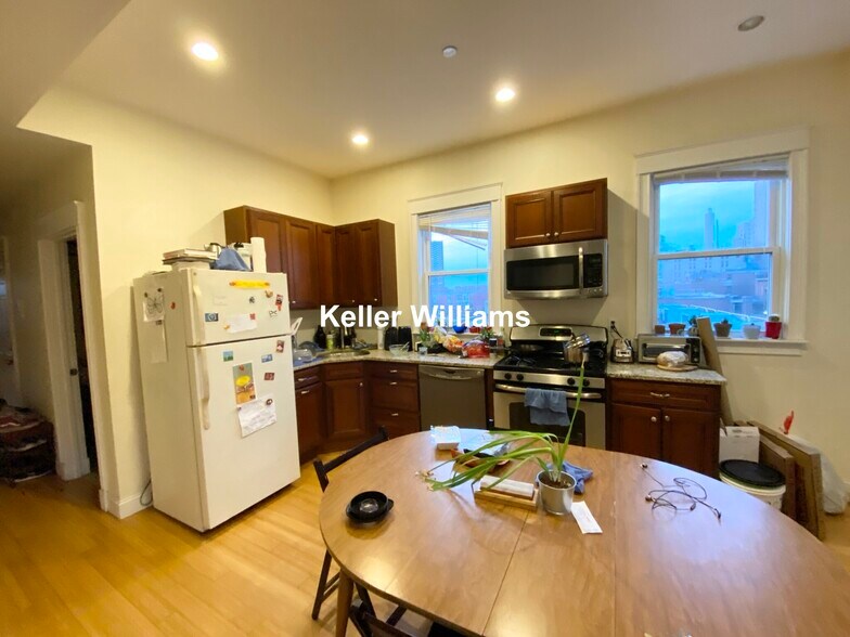 Building Photo - 1625 Tremont St