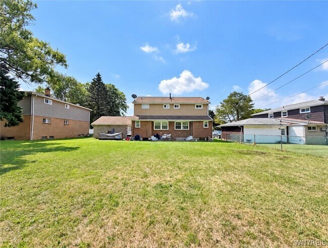 Building Photo - 220 Garden Pkwy