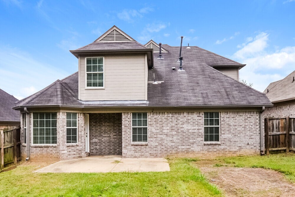 Building Photo - 7868 Ridgedale Dr