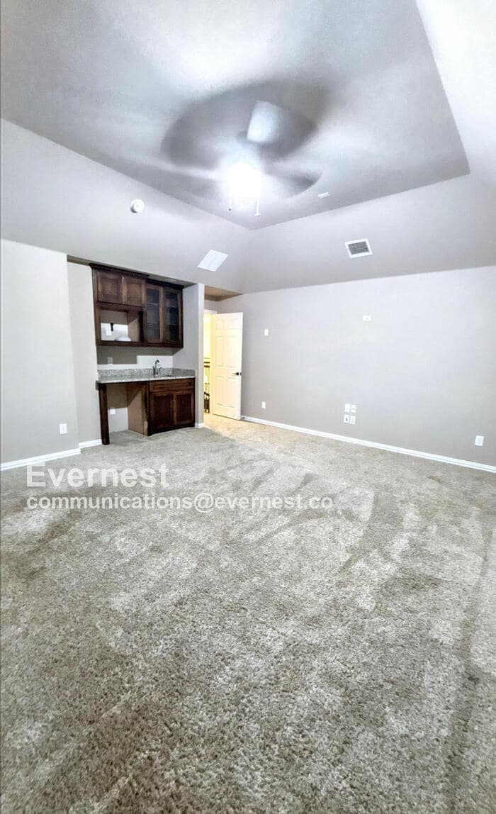 Building Photo - 306 Greenhill St