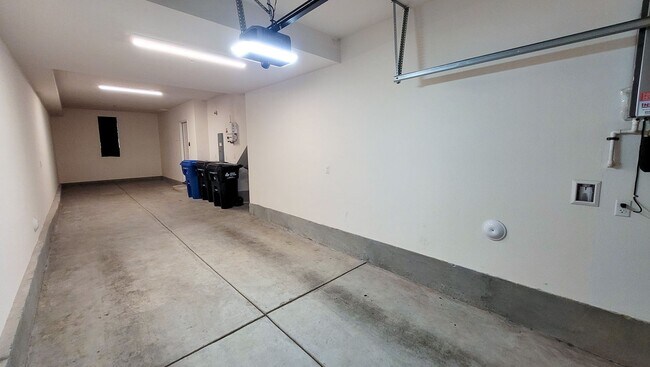 Building Photo - $1000 OFF MOVE IN COST on this Gorgeous Three Story 3 Bed 3 Bath Townhouse