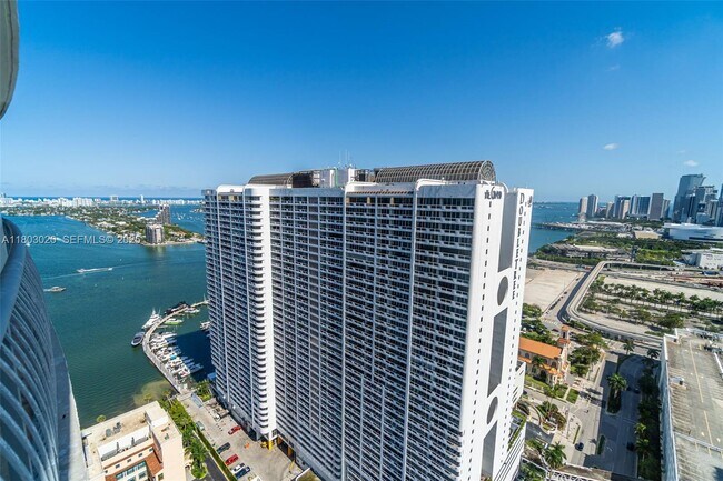 Building Photo - 1750 N Bayshore Dr