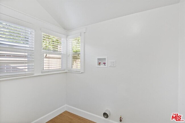 Building Photo - 1455 E Elizabeth St