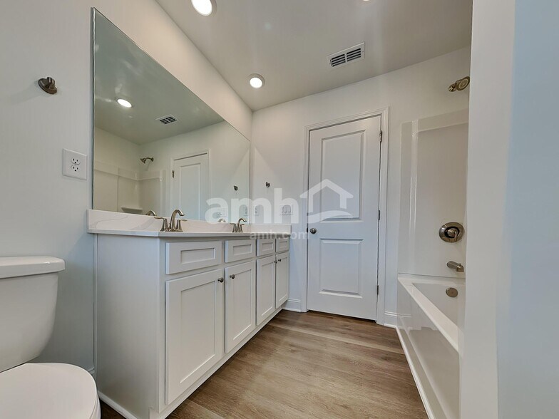 Building Photo - 1559 Aquamarine Dr