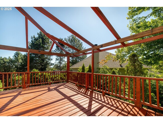 Building Photo - 5630 SW Kruse Ridge Dr